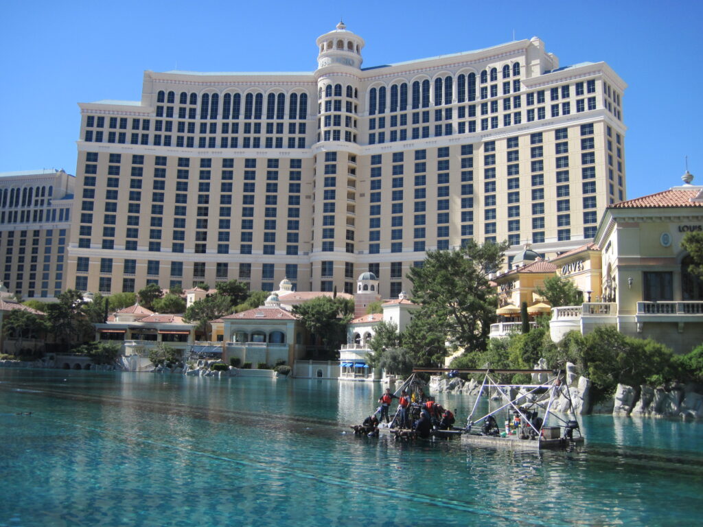 Udsigt over Bellagio’s sø, roligt i dagslys, helt magisk når springvandene går i gang